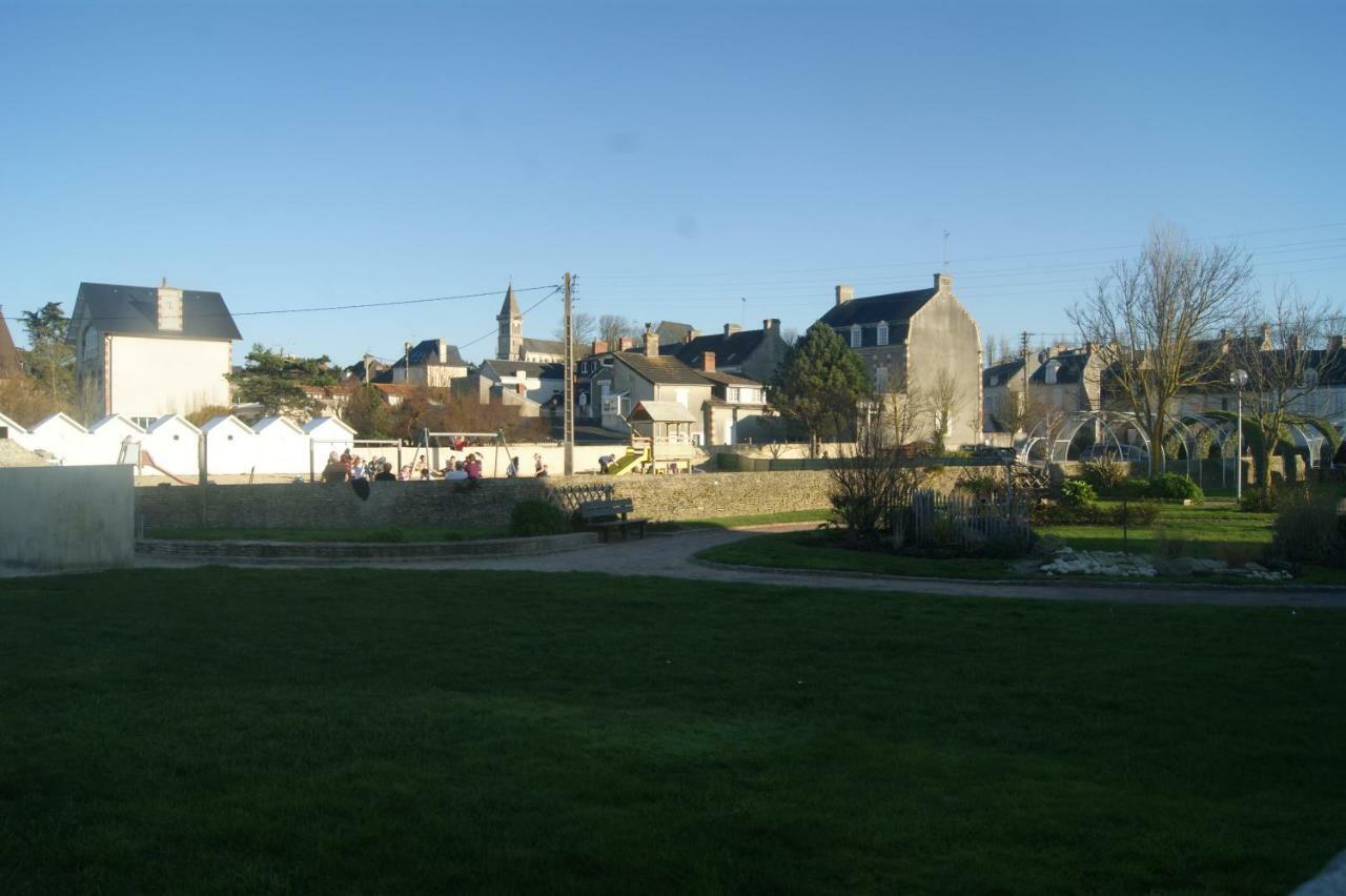 Gite "Les Pieds Dans Le Sable" Villa Grandcamp-Maisy Exterior photo